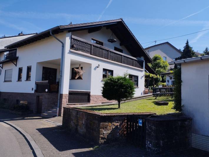 Ferienwohnung für 4 Personen, mit Balkon und Terrasse sowie Ausblick in der Saarschleife