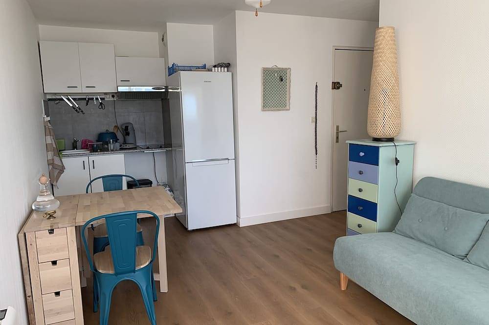 Entire apartment, 5 mns walk from the beach with beautiful view of the port and ponds in Frontignan, Côte d'Améthyste