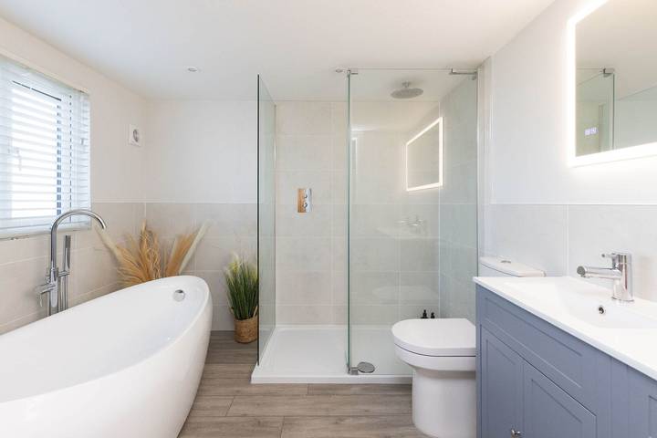 Sussex Escape for 8 with Hot Tub nr Goodwood in Fishbourne (West Sussex), West Sussex