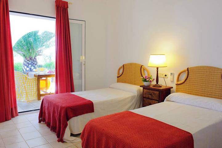 Villa near Cala Esmeralda with private, child-safe pool, Wi-Fi, air conditioning in Cala d'Or, Santanyí