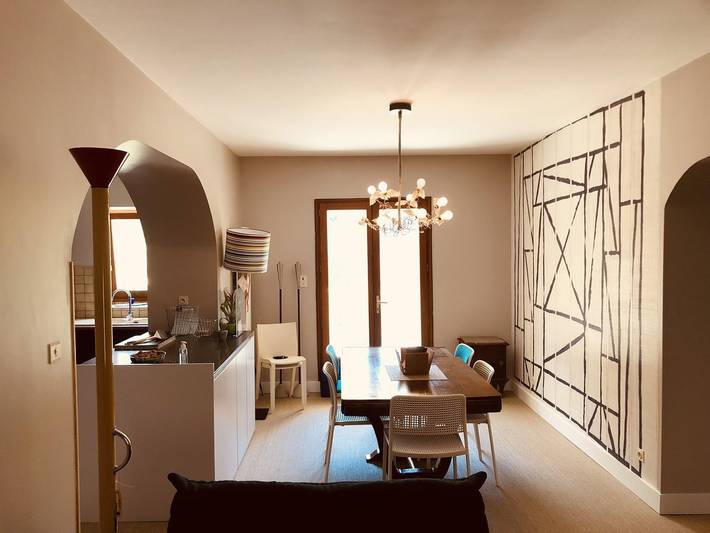 Gîte pour 6 personnes, avec terrasse ainsi que jacuzzi et jardin