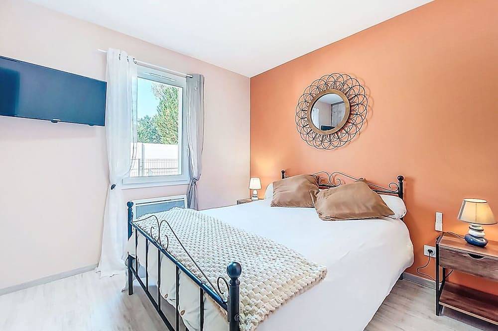 Preciosa casa de vacaciones privada para 4 personas con A/C, Tv, terraza y aparcamiento in Lesparre-Médoc, Parque natural regional del Médoc