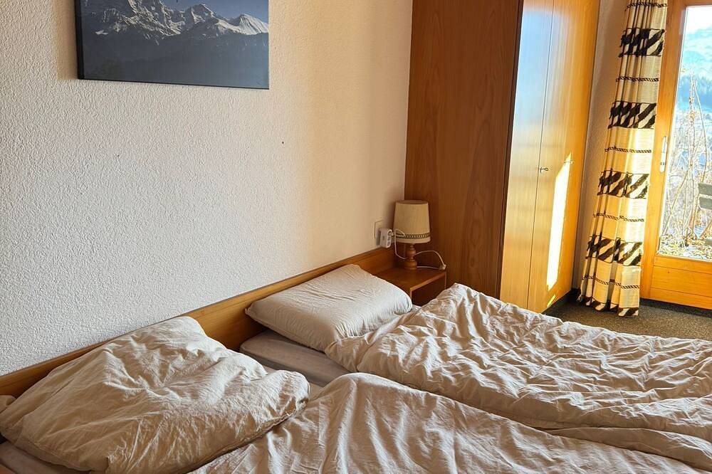 Ganze Wohnung, Gemütliche Ferienwohnung im Chalet Heide mit wunderbarem Alpenblick - Beatenberg in Beatenberg, Thunersee