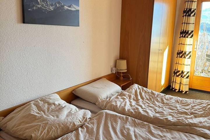 Ganze Wohnung, Gemütliche Ferienwohnung im Chalet Heide mit wunderbarem Alpenblick - Beatenberg in Beatenberg, Thunersee