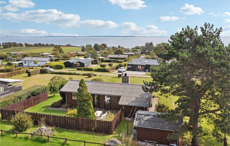 Ferieudlejning for 6 personer, med Terrasse og Have samt Udsigt i Røsnæs