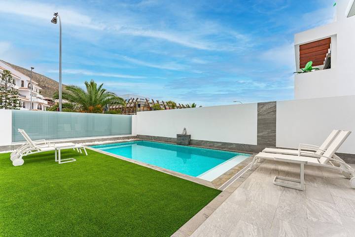 Villa pour 6 personnes, avec balcon à Arona - 2
