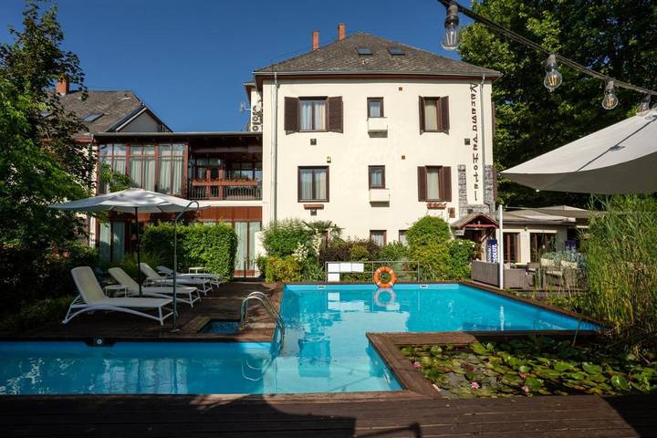 Hotel für 4 Personen, mit Pool und Whirlpool sowie Garten in Siofok