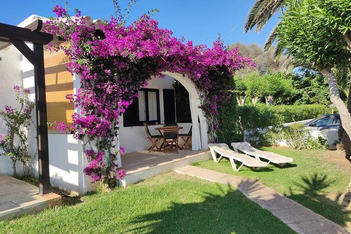 Apartamento para 4 personas, con piscina y jardín en Binisafua