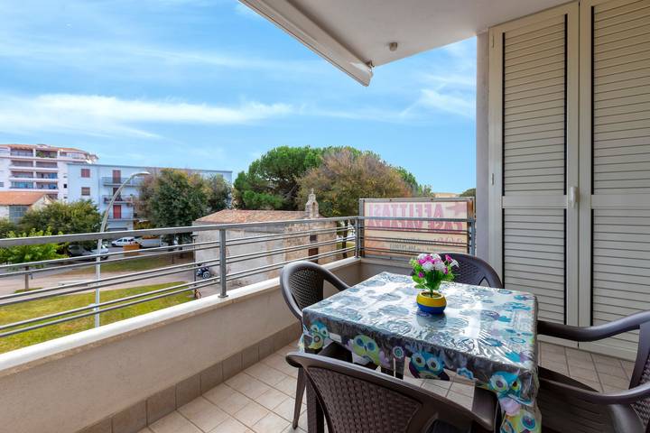 Appartamento intero, Appartamento "Ionio" vicino alla spiaggia con A/C, balcone e terrazza in Lido San Giovanni, Alghero