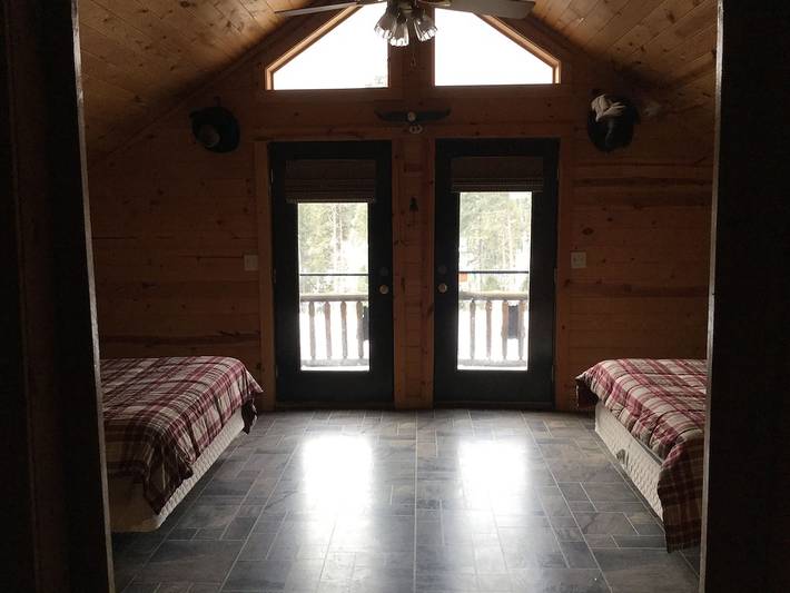 Log cabin for 12 people, with balcony and hot tub in Black Hills