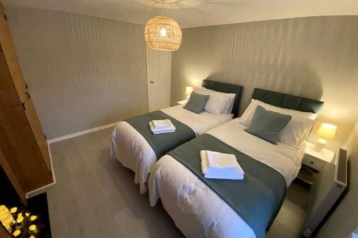 Minutes from Whitstable beach and high street. Sleeps up to 6 in Whitstable, Kent