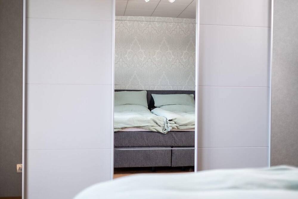 Ganze Wohnung, 6-Bett-Ferienwohnung Sternenhimmel, Bad/Wc - Villa Basilika, Ferienwohnungen in Prüm, Naturpark Hohes Venn-Eifel
