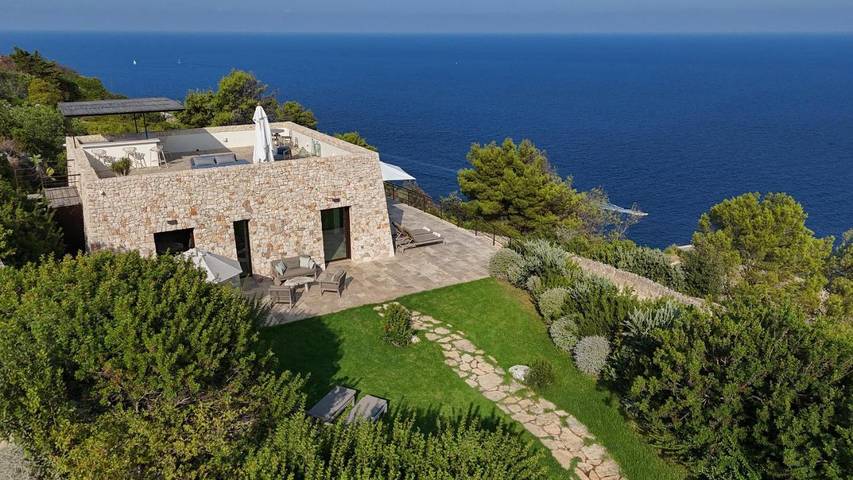 Villa per 8 persone, con giardino e panorama a Gagliano del Capo