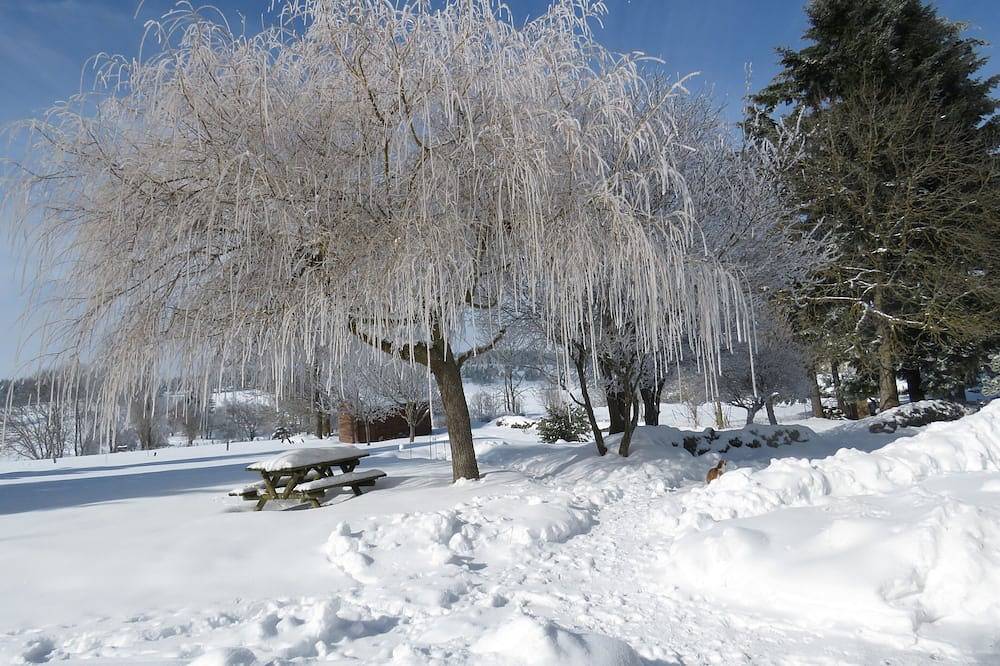 Gîte dans une belle chaumière, à 10mn des Estables, calme et confort asssurés. in Moudeyres, Parc naturel régional des Monts d'Ardèche