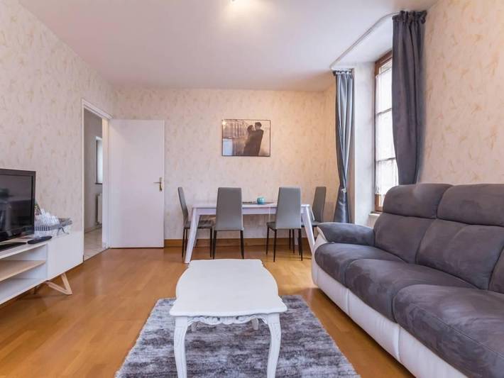 Apartamento entero, Apartamento cómodo cerca de todo, ideal para visitas y actividades in Cosne-Cours-sur-Loire, Valle del Loira