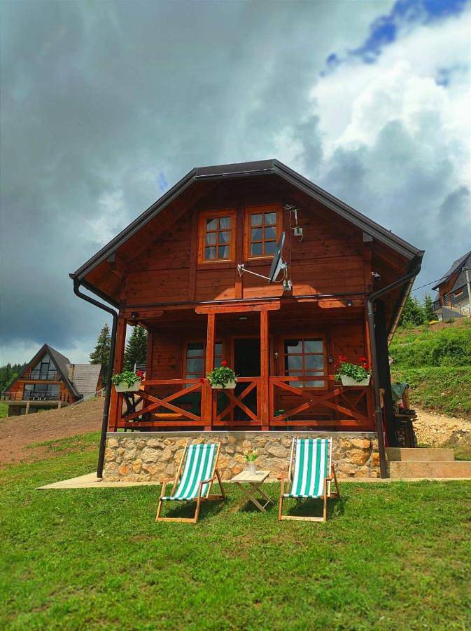 Three-Bedroom Chalet in Bajina Bašta, Serbia Centralna
