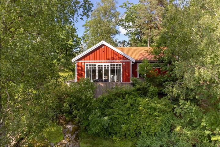 Villa för 5 Personer, med Terass samt Trädgård och Utsikt i Trollhättan