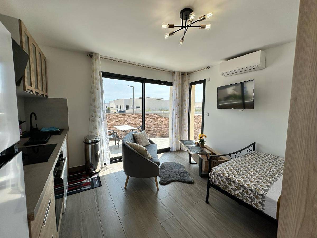 Studio et chambres V I P in Sérignan, Côte méditerranéenne (France)