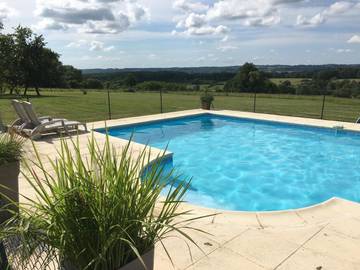 Gîte pour 4 personnes, avec jardin ainsi que vue et piscine à Écuras
