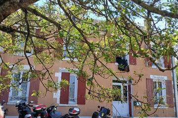 Location de vacances pour 10 personnes, avec terrasse et jardin dans Veaugues