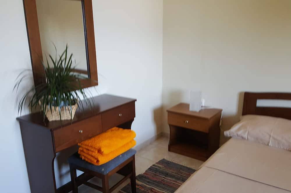 Ganze Wohnung, Sunrise 4 - Beautifully Located Air Conditioned Apartment Above Beach in Xiropigado, Kynouria