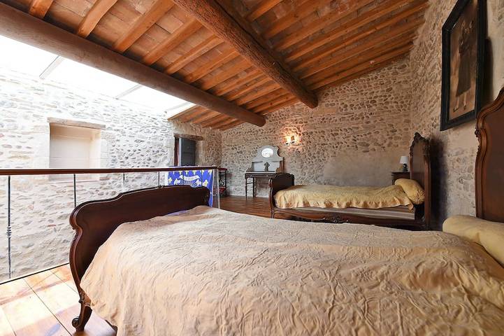 Charmante maison de village de 300 mètres carrés in Meynes, Région de Nîmes