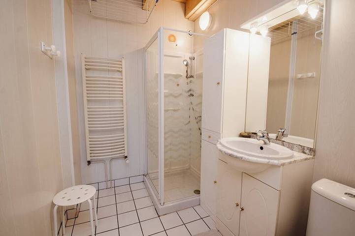 Apartamento entero, Studio \"L'Herba\" overlooking fields. in Mouthe-Lac et Mont d’Or, Jura Francais