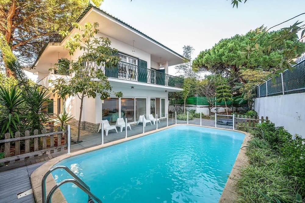 Chic Coastal Villa • Pool, Garden & Beach Vibes in Carcavelos e Parede, Costa de Lisboa