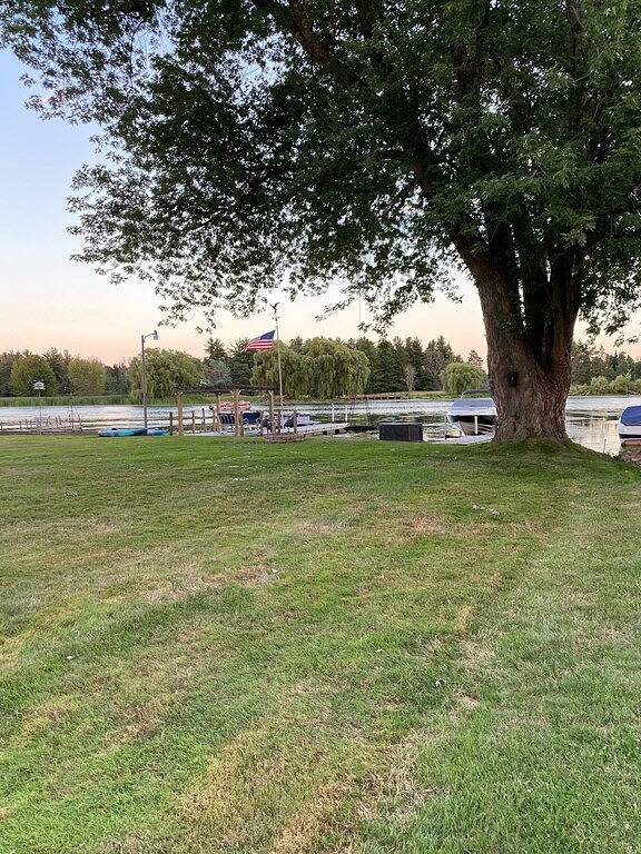 3 bedroom waterfront house with large yard and Gorgeous view of Braddocks Bay in Ontariosee