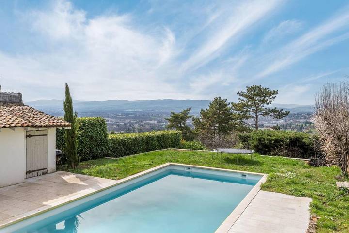 Location de vacances pour 10 personnes, avec piscine ainsi que terrasse et jardin à Saint-Didier-au-Mont-d'Or