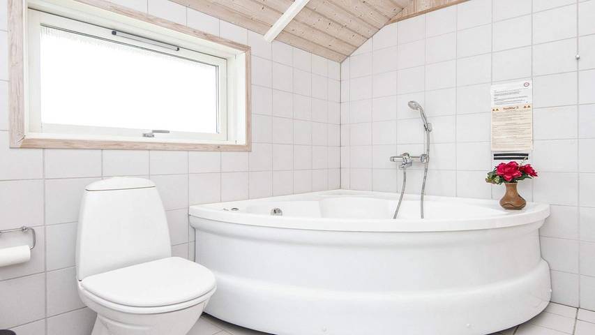 Ferienhaus für 9 Personen, mit Whirlpool und Sauna sowie Terrasse in Pøt Strandby - 4