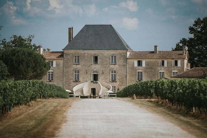 Gîte pour 2 personnes, avec Terrasse et Jardin ainsi que Piscine et Vue dans Saint-Gervais (Gironde)