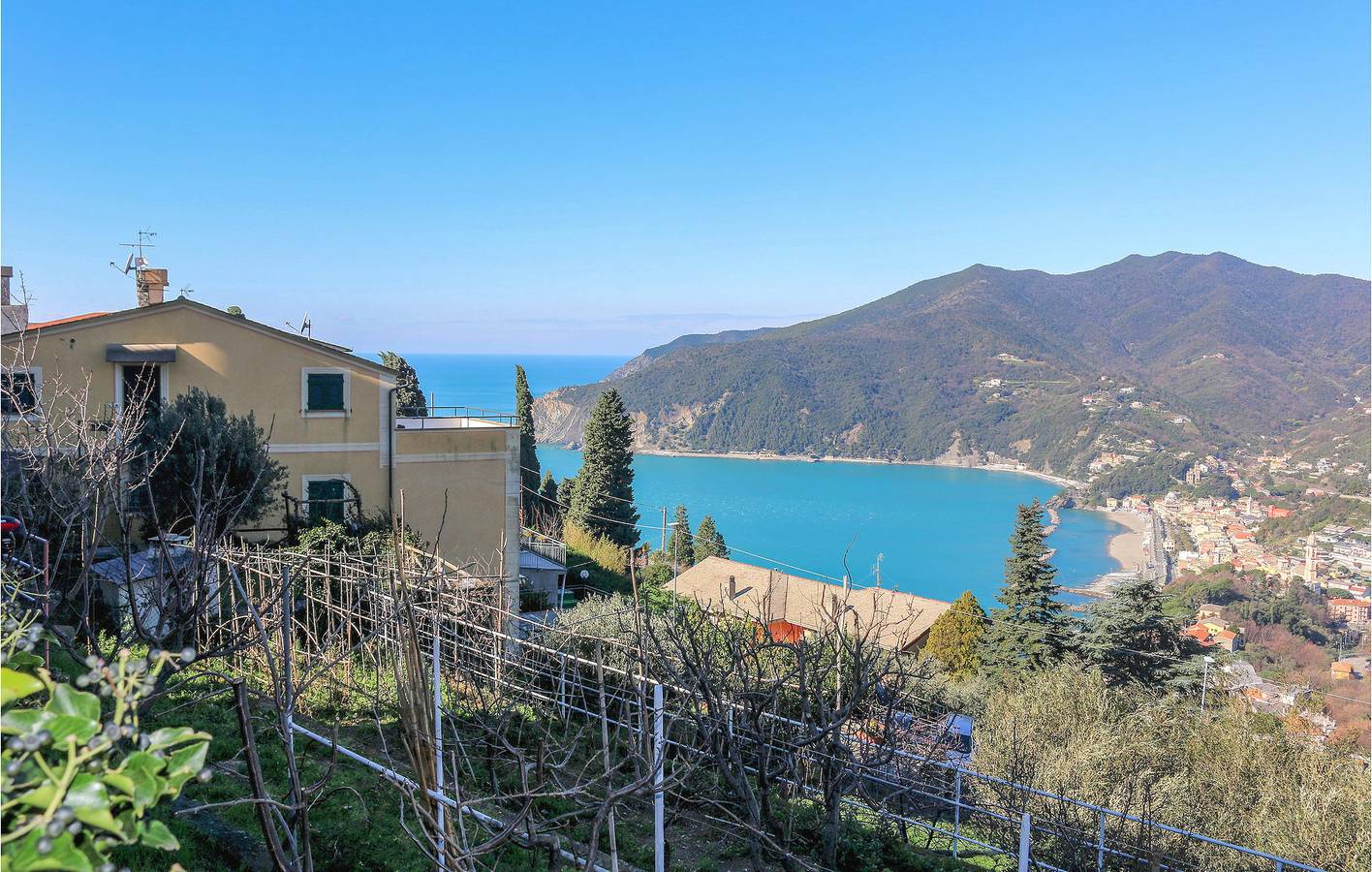 Retraite au bord de la mer : Terrasse, couchettes, Internet ! in Lemeglio, Moneglia