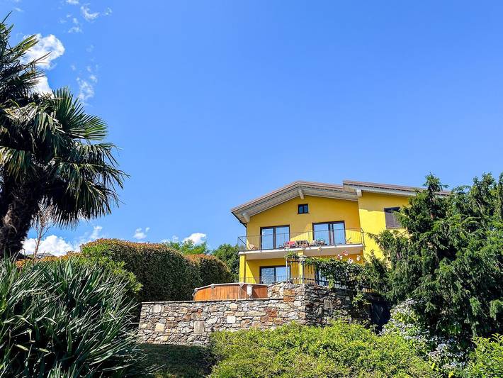 Appartamento intero, Mimosa I Panoramic Balcony Holiday Apartment with Pool in Comune di Dorio, Alpi Orobie Occidentali