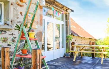 Gîte pour 7 personnes, avec jardin à Marchastel