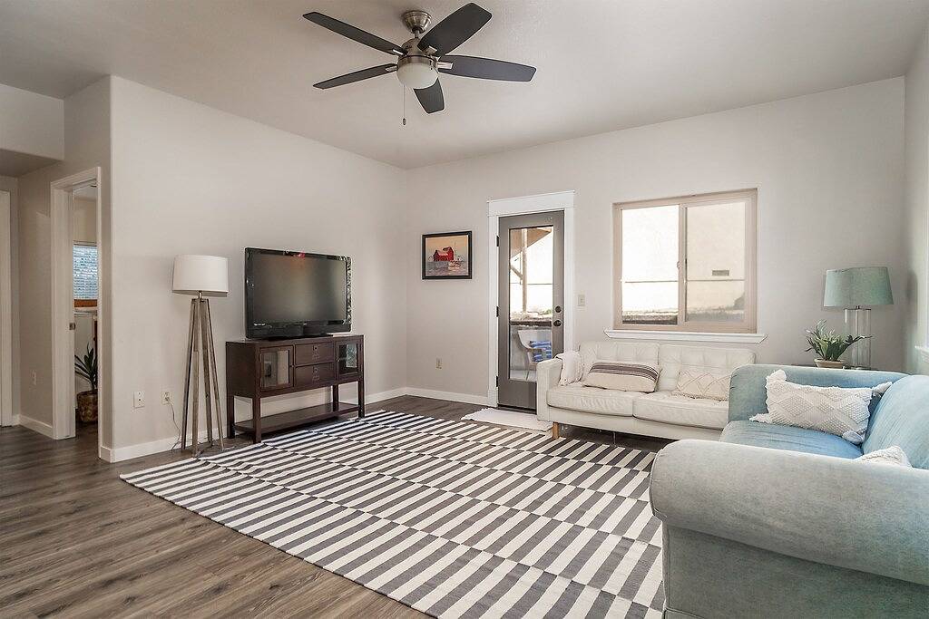 Großes Cayucos Beach House, in der Nähe von Strand, Pier und Geschäften. in Cayucos, San Luis Obispo County