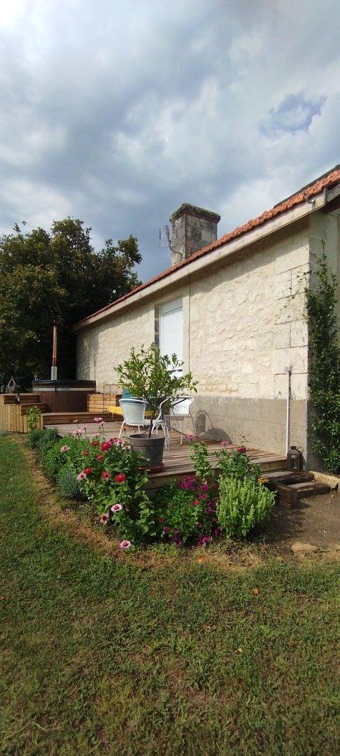 Gîte pour 2 personnes, avec jacuzzi ainsi que terrasse et jardin à Vienne (France) - 4