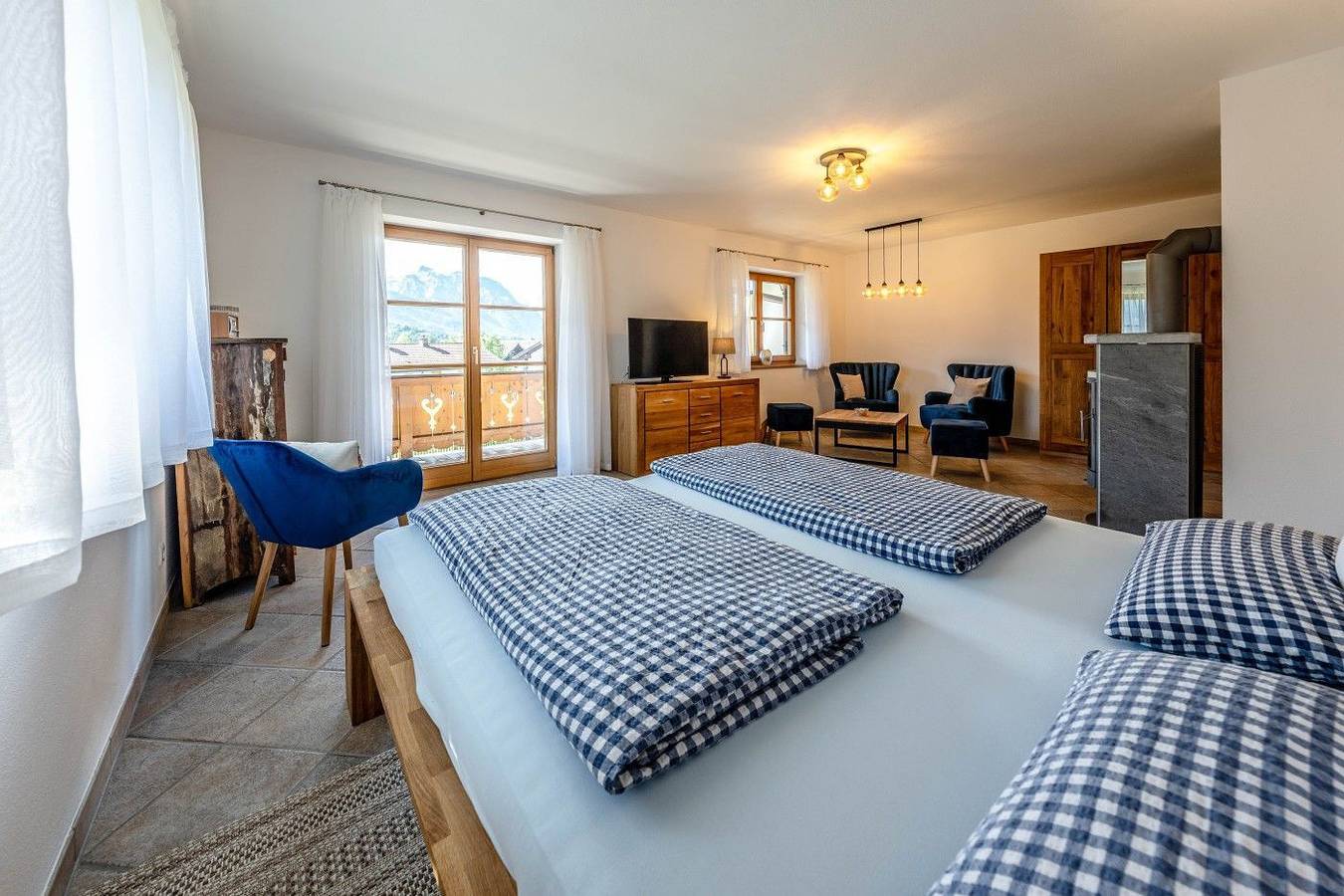 Ganze Wohnung, 4-Sterne Ferienwohnung - Haus Lara Fewo 2 für 2 mit Terrasse & Bergblick in Wallgau in Wallgau, Walchensee