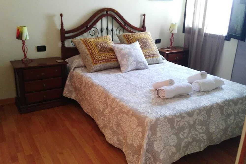 Luxury Villa Ocean Views. Private Heated Pool, Jacuzzi, Bbq, Wifi, Cars Parking in Candelaria, Tenerife Sur