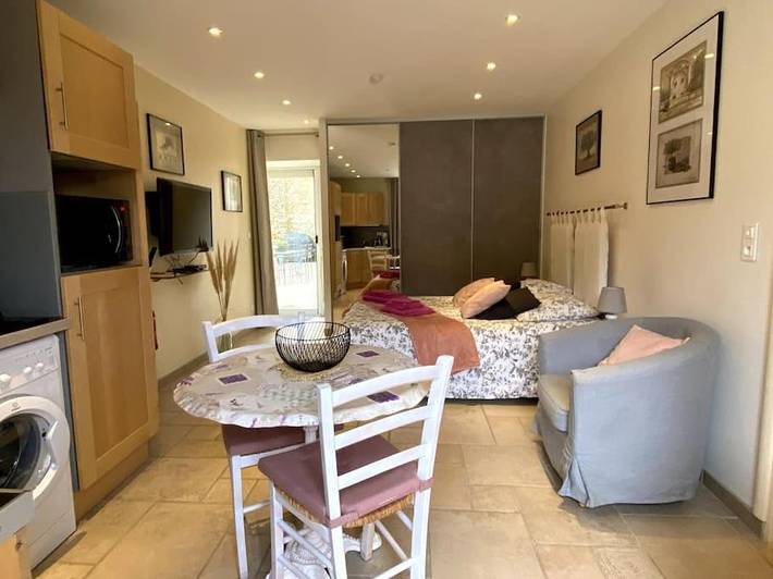 Location de vacances pour 2 personnes, avec piscine ainsi que jardin et vue à Reillanne - 2