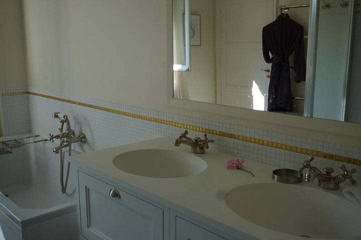 Gîte pour 2 personnes, avec piscine et jardin ainsi que vue et terrasse à Garches - 3