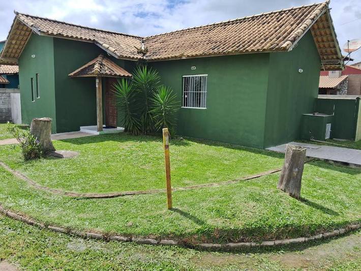 Casas e apartamentos de temporada para 12 pessoas, com piscina e jardim em Unamar