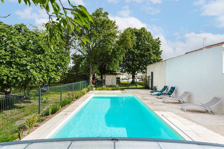 Ferienhaus 'Gîte Les Cigognes' mit Gemeinschaftspool, Wlan und Klimaanlage in Marennes, Côte de Beauté