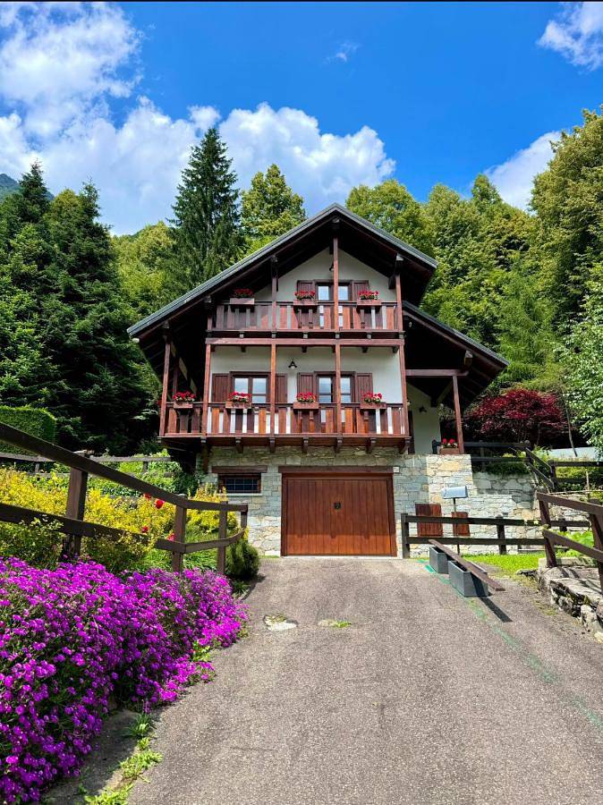 Casa vacanza per 7 persone, con Balcone e Idromassaggio nonché Terrazza e Giardino a Pila