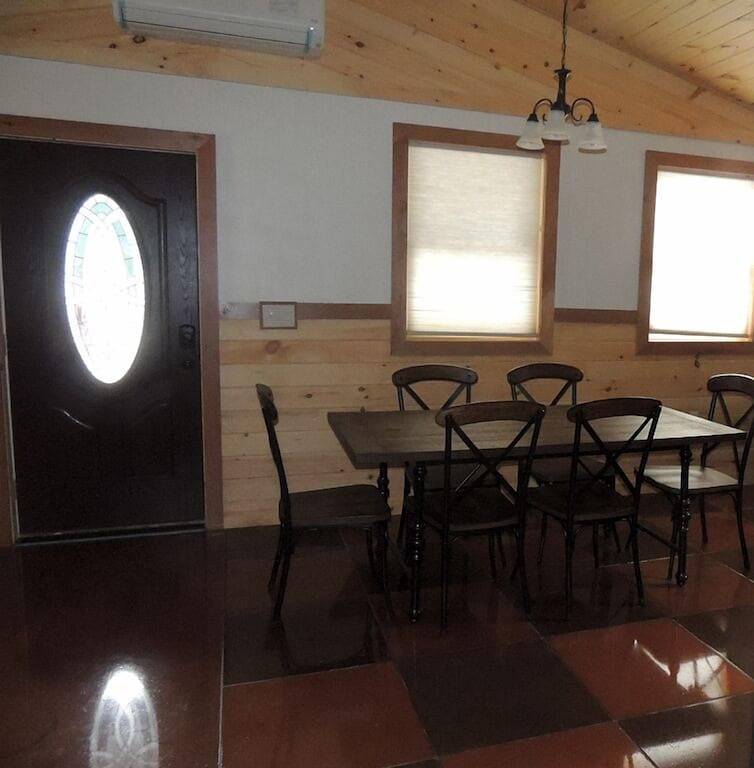 Log Cabin for 6 Guests in Cayuga Lake, Seneca County