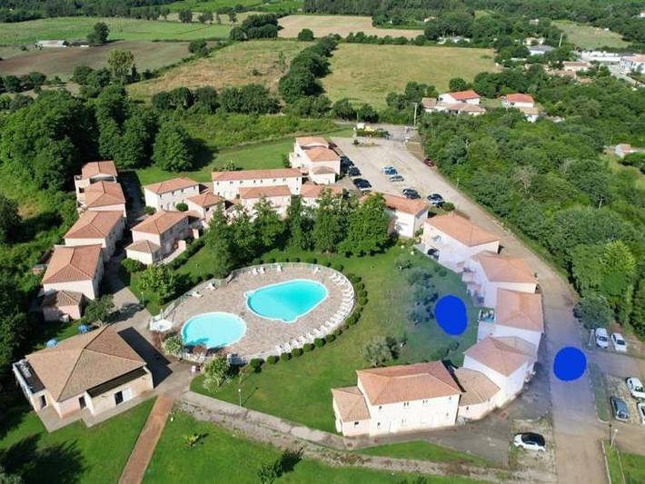 Location de vacances pour 4 personnes, avec terrasse ainsi que piscine et vue, animaux acceptés à Santa-Maria-Poggio - 2