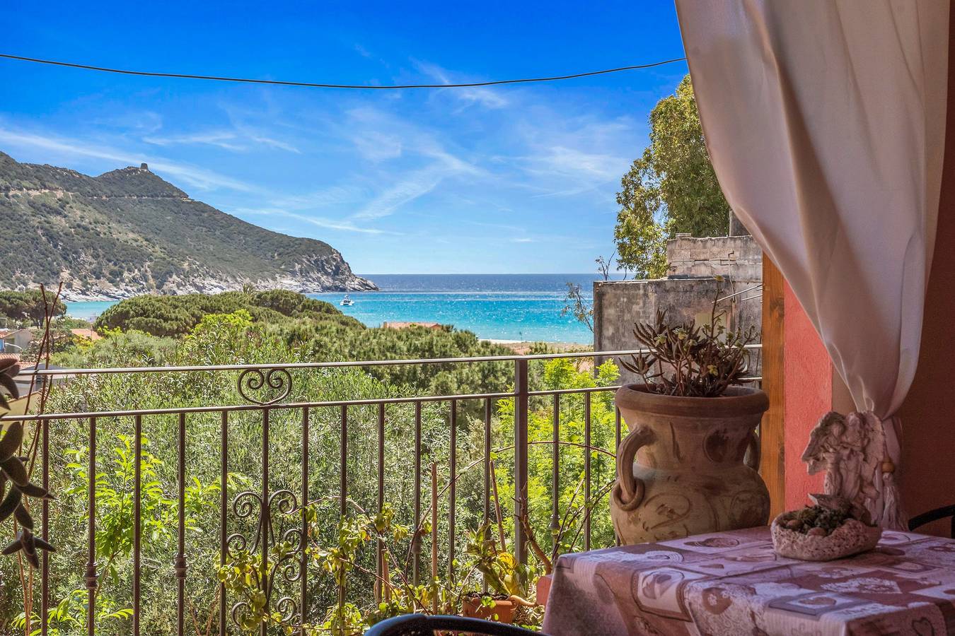 Casa vacanze 'Villetta Degli Oleandri' con vista mare, terrazza privata e aria condizionata in Solanas, Comune di Sinnai