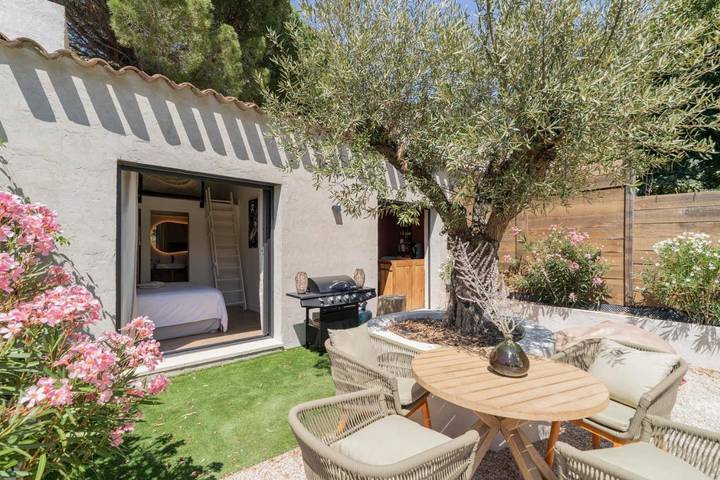 Gîte pour 4 personnes, avec jacuzzi ainsi que jardin et piscine à Les Baux-de-Provence - 3