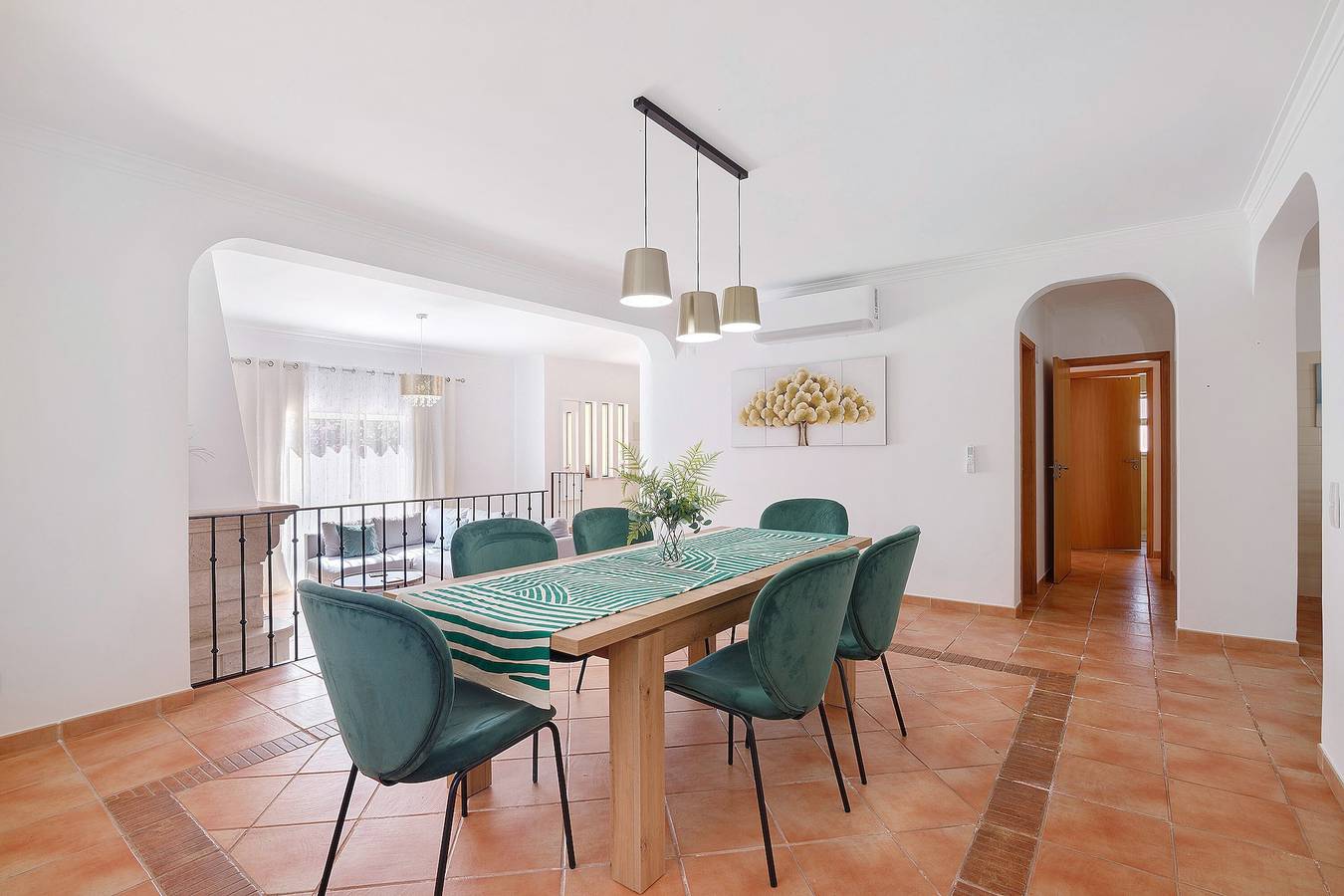Villa „Modern in Olhão“ mit Bergblick, Wlan und Klimaanlage in Moncarapacho, Parque Natural da Ria Formosa