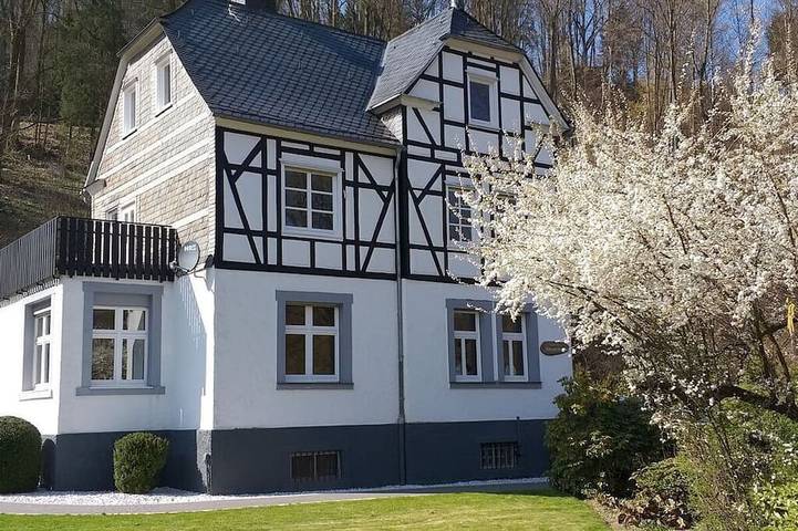 Ferienhaus für 14 Personen, mit Balkon und Garten - 1